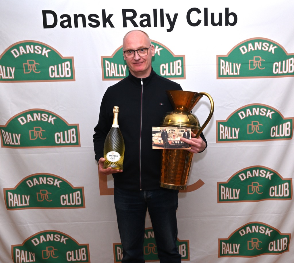Brian Søgaard fra Ryslinge har modtaget Søren Terps Ærespokal for sit virke på mange tekniske områder i rallysporten, bl.a. som servicemand, rallymekaniker, justeringsekspert, rådgiver og teknisk problemløser.
(Foto: Per Vilslev - Dansk Rally Club)